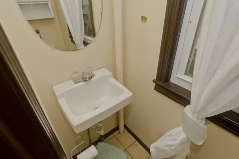 Bath - 165 Belvidere St, Springfield, MA 01108 photo 2 of 3