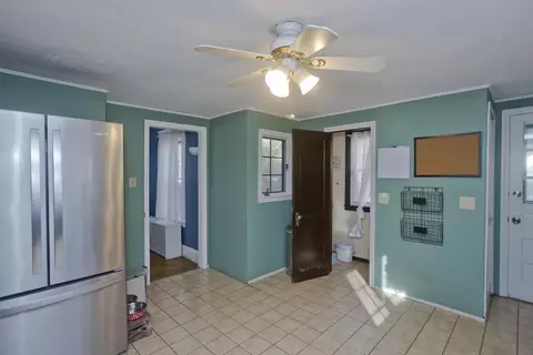 Entry Way - 165 Belvidere St, Springfield, MA 01108 photo 2 of 2
