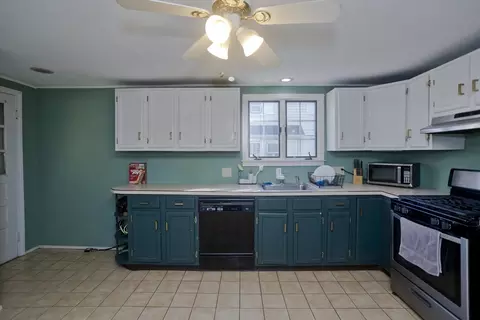 Kitchen - 165 Belvidere St, Springfield, MA 01108 photo 3 of 3