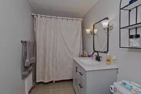 Bath - 165 Belvidere St, Springfield, MA 01108 photo 3 of 3