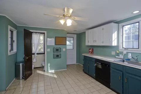 Kitchen - 165 Belvidere St, Springfield, MA 01108 photo 2 of 3