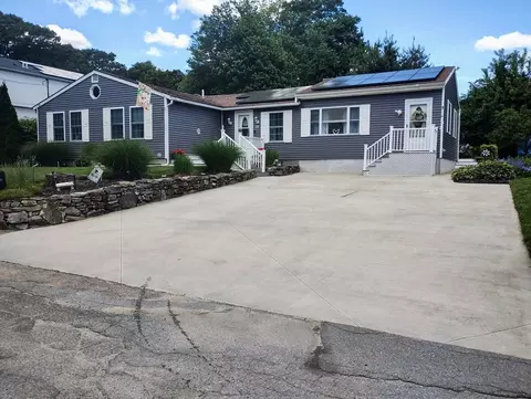59 Pine Hill Rd, Worcester, MA 01604 photo 2