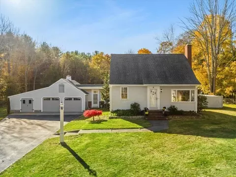 81 Plymouth St, Middleboro, MA 02346