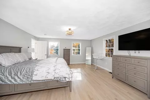 Bedroom - 17 Harold Ave, Reading, MA 01867 photo 2 of 10