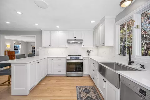 Kitchen - 17 Harold Ave, Reading, MA 01867 photo 6 of 7
