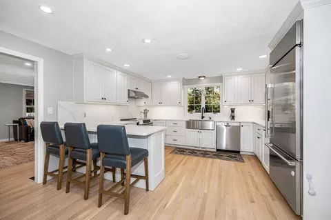 Kitchen - 17 Harold Ave, Reading, MA 01867 photo 2 of 7