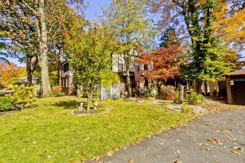 65 Olmsted Dr, Springfield, MA 01108 photo 4