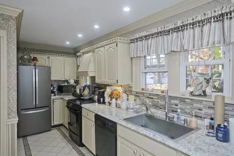 65 Olmsted Dr, Springfield, MA 01108 photo 10