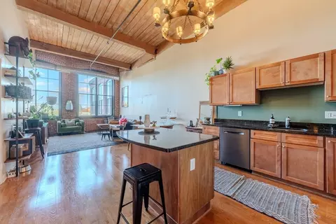 160 Fremont St #405, Worcester, MA 01603