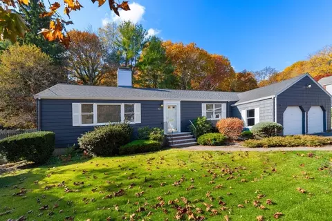 10 Robin Rd, Lynnfield, MA 01940