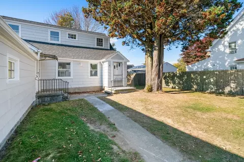 38 Blakely Ct, Fall River, MA 02720 photo 3