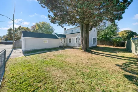 38 Blakely Ct, Fall River, MA 02720 photo 2