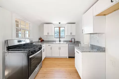 38 Blakely Ct, Fall River, MA 02720 photo 8
