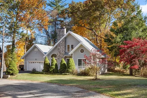 10 Estes St, Amesbury, MA 01913
