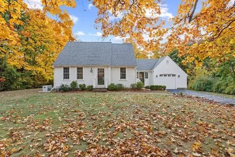 12 Hall Rd, Chelmsford, MA 01824