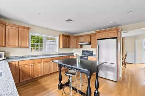 8 Hayes Rd, Hingham, MA 02043 photo 3