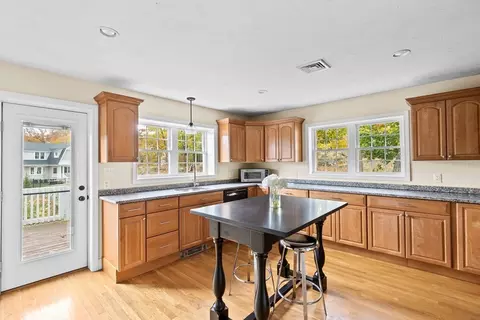 8 Hayes Rd, Hingham, MA 02043 photo 4