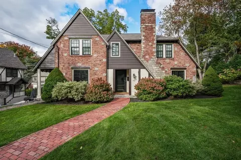103 Cabot St, Newton, MA 02458