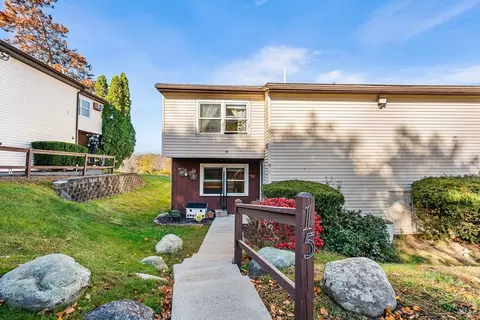 15 Senee Ct #15, Amesbury, MA 01913