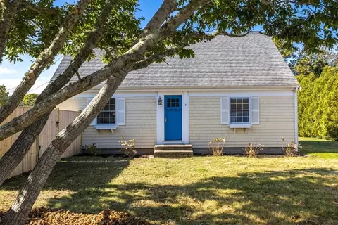 5 Circle Dr, Barnstable, MA 02601