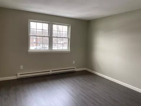 10 Maple Crest Cir #E, Holyoke, MA 01040 photo 5