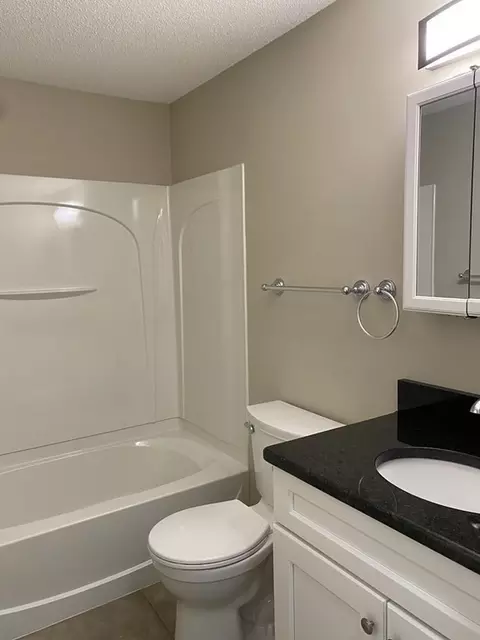 10 Maple Crest Cir #E, Holyoke, MA 01040 photo 7