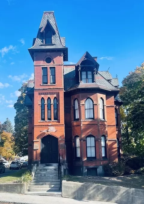 8 Claremont St #2A, Worcester, MA 01610
