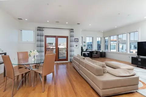 288 C St #8, Boston, MA 02127