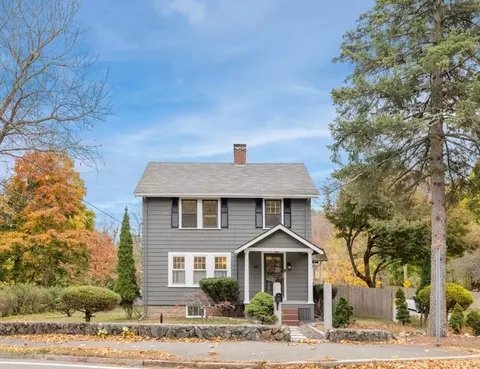 65 Grove St, Reading, MA 01867