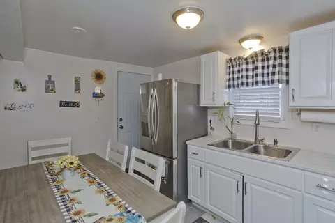 28 Spruce St, Springfield, MA 01105 photo 13