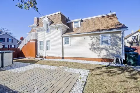 28 Spruce St, Springfield, MA 01105 photo 8
