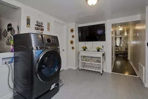 28 Spruce St, Springfield, MA 01105 photo 32