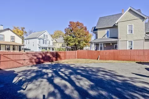 28 Spruce St, Springfield, MA 01105 photo 4