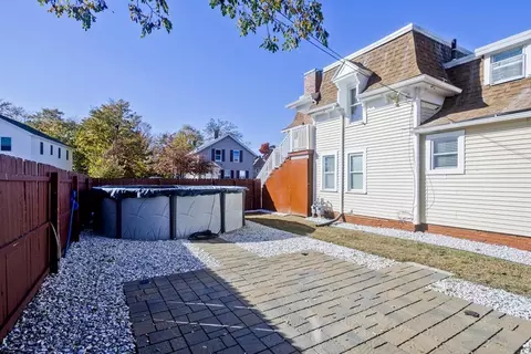 28 Spruce St, Springfield, MA 01105 photo 7