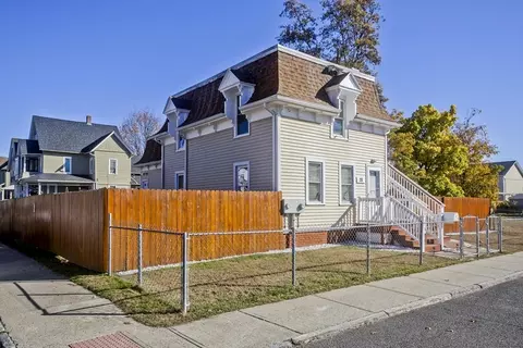 28 Spruce St, Springfield, MA 01105 photo 3