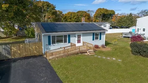 11 Judy Ann Dr, Falmouth, MA 02536