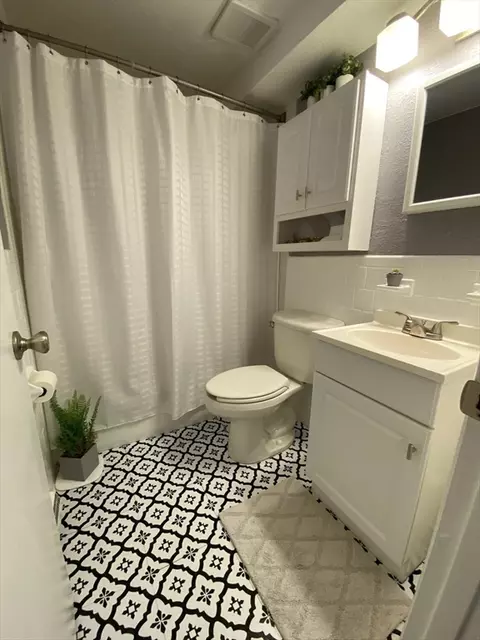 Bath - 35 Bayview Ter #10, Danvers, MA 01923 photo 1 of 2