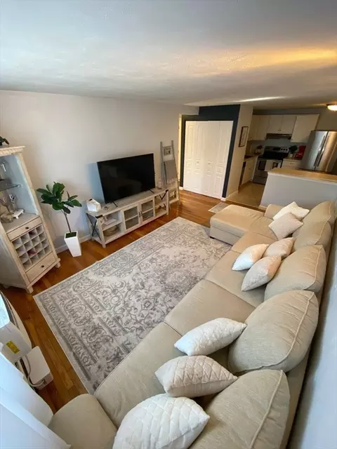 Living - 35 Bayview Ter #10, Danvers, MA 01923 photo 5 of 7
