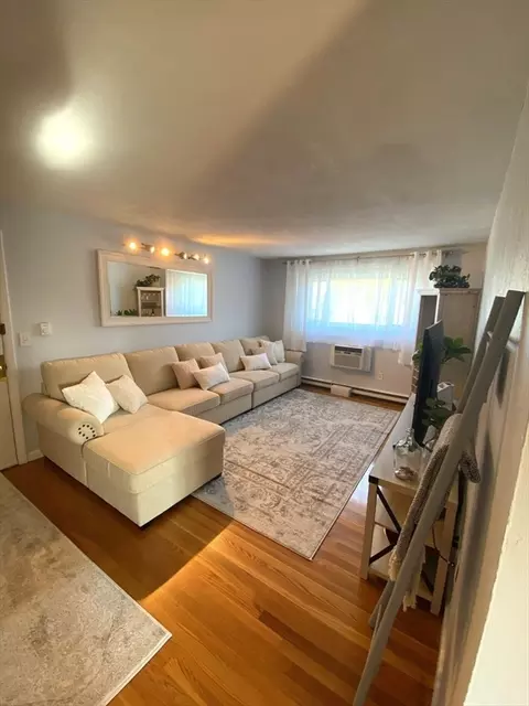 Living - 35 Bayview Ter #10, Danvers, MA 01923 photo 4 of 7