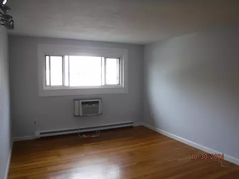 Living - 35 Bayview Ter #10, Danvers, MA 01923 photo 2 of 7