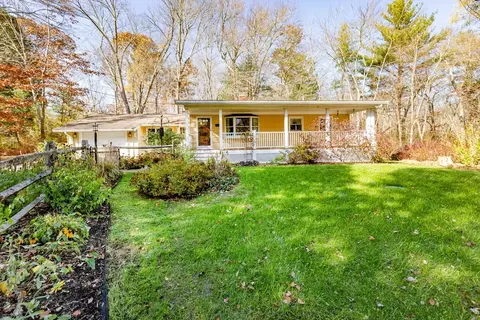 74 East St, Middleton, MA 01949