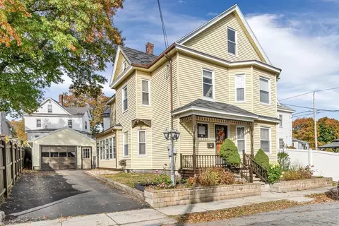 7 Houghton St, Lowell, MA 01851
