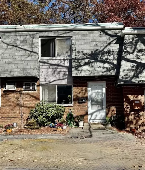 141 Thissell Ave #5, Dracut, MA 01826