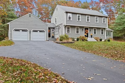 26 Wellington Dr, Pembroke, MA 02359