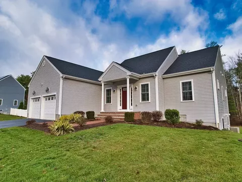 6 Brewster Dr, Freetown, MA 02717