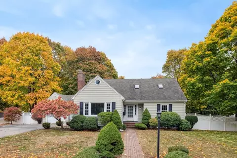 16 Meriam St, Wakefield, MA 01880