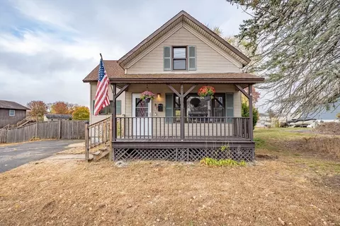 28 Royal St, Chicopee, MA 01020