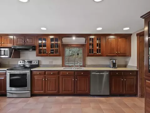 38 Mohawk Dr, Acton, MA 01720 photo 11