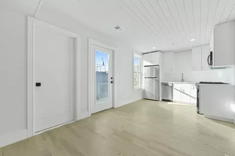 183 Maverick St #3, Boston, MA 02128