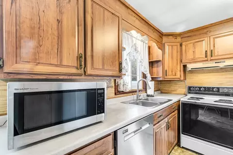 131 Mccarthy Ave, Chicopee, MA 01020 photo 6